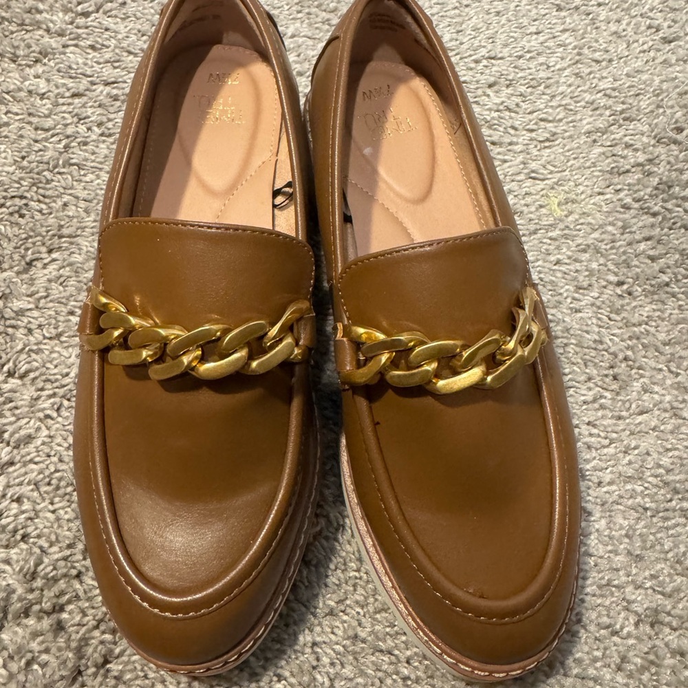 Women’s Brown Loafers with Gold Chain new, no tag